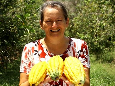 casa luker cocoa bean farmer